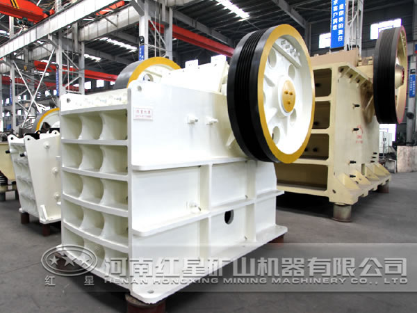 白榴石破碎機(jī) 白榴石破碎機(jī)
